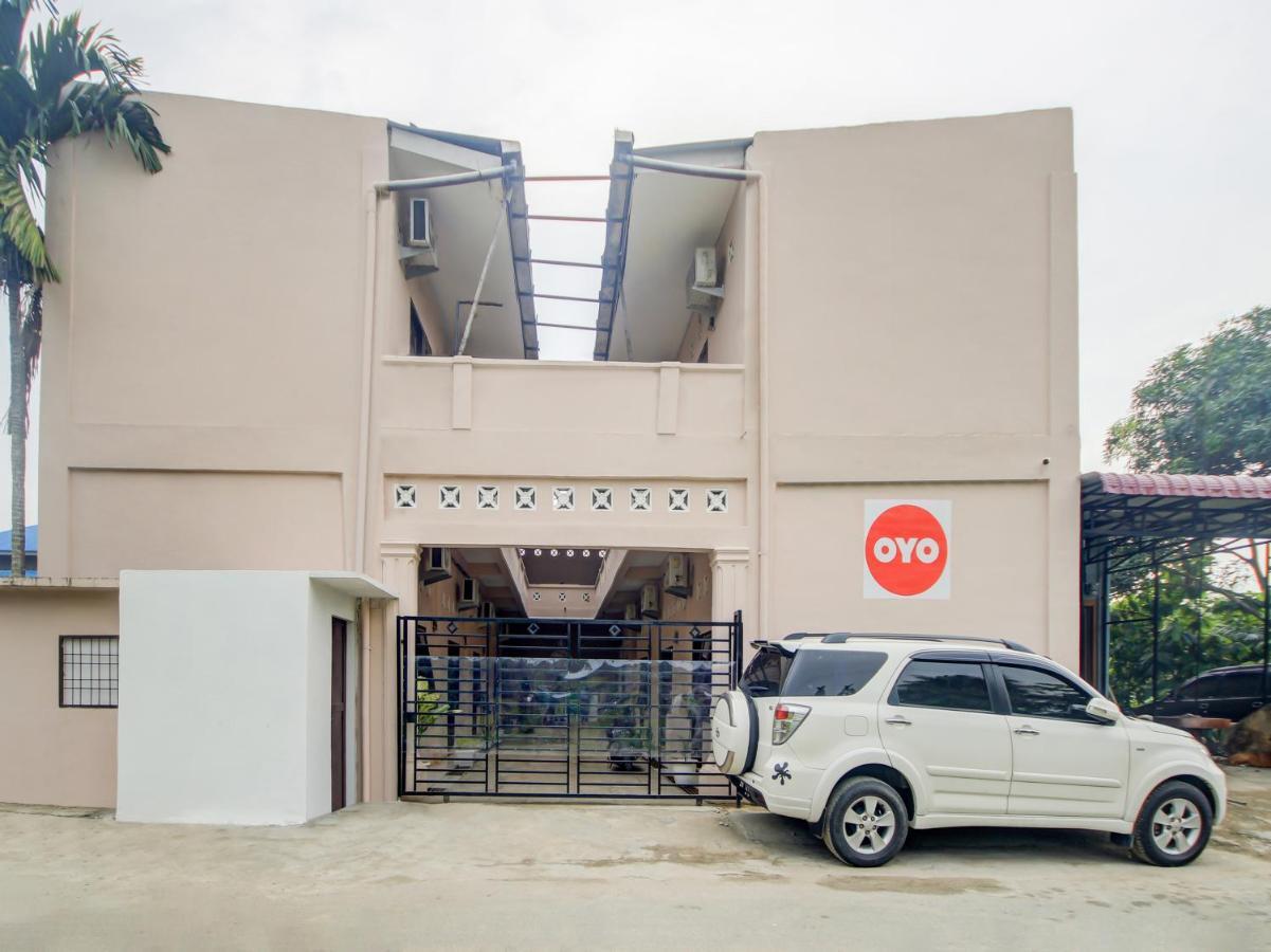 Oyo 3389 Sonya Homestay Syariah Tebing Tinggi Extérieur photo