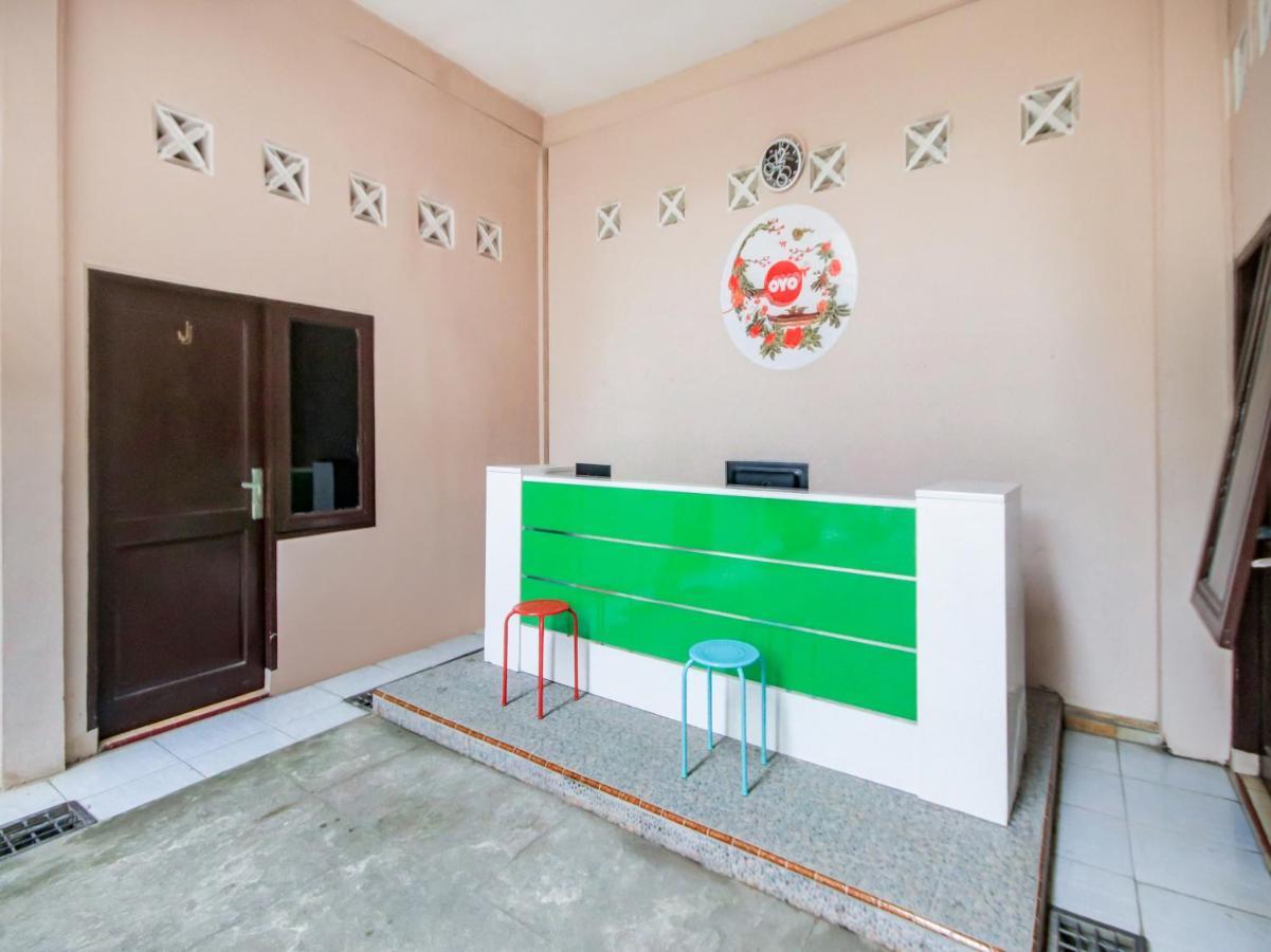 Oyo 3389 Sonya Homestay Syariah Tebing Tinggi Extérieur photo