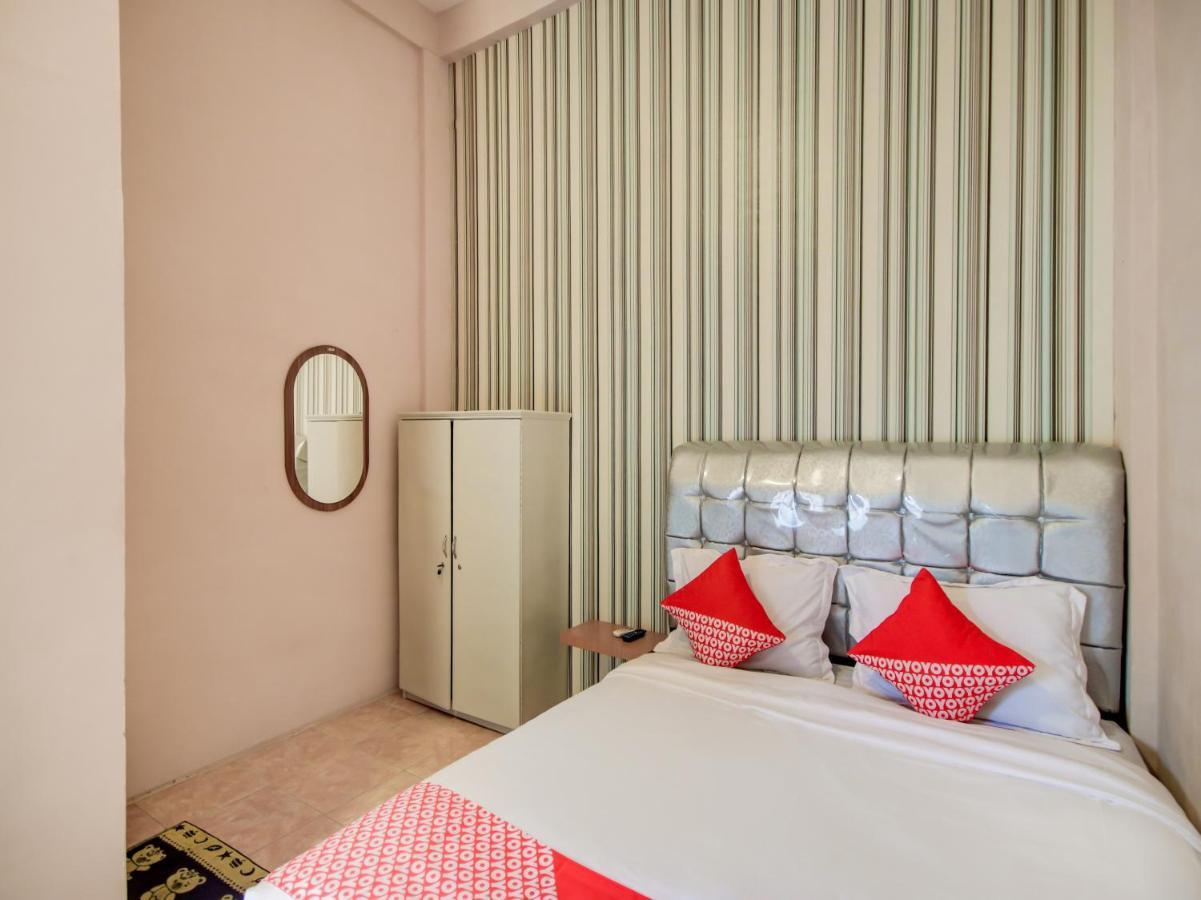 Oyo 3389 Sonya Homestay Syariah Tebing Tinggi Extérieur photo