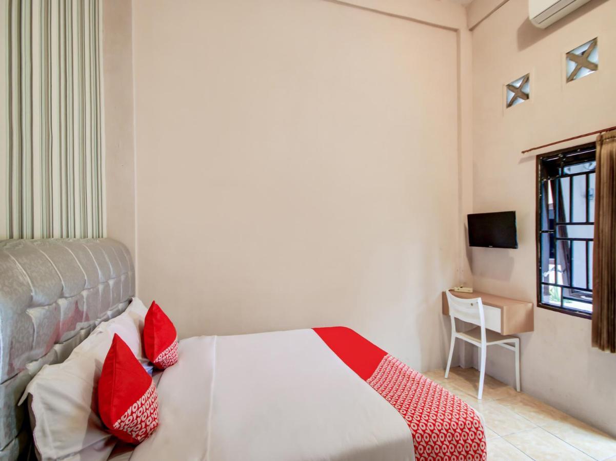 Oyo 3389 Sonya Homestay Syariah Tebing Tinggi Extérieur photo