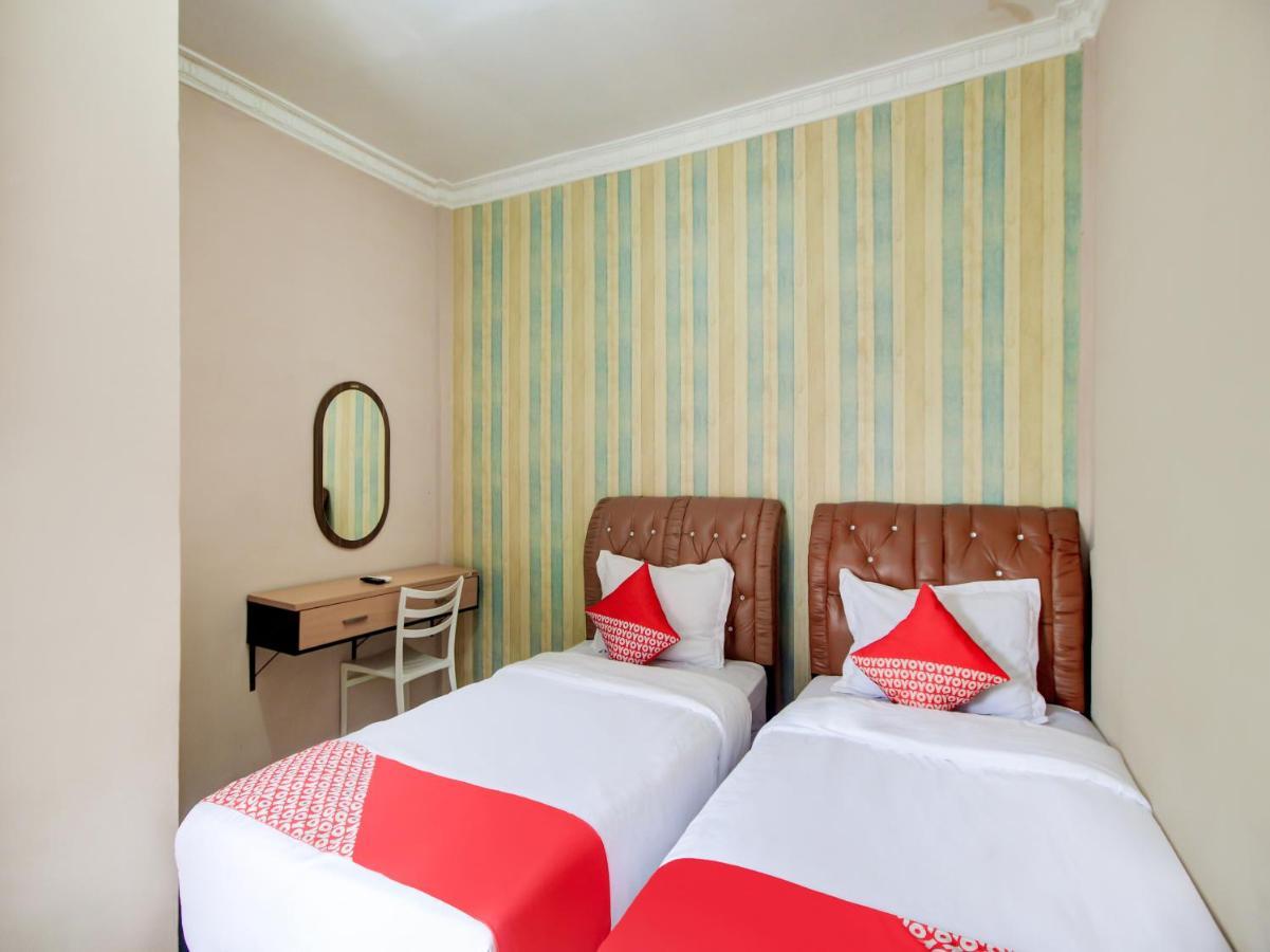 Oyo 3389 Sonya Homestay Syariah Tebing Tinggi Extérieur photo